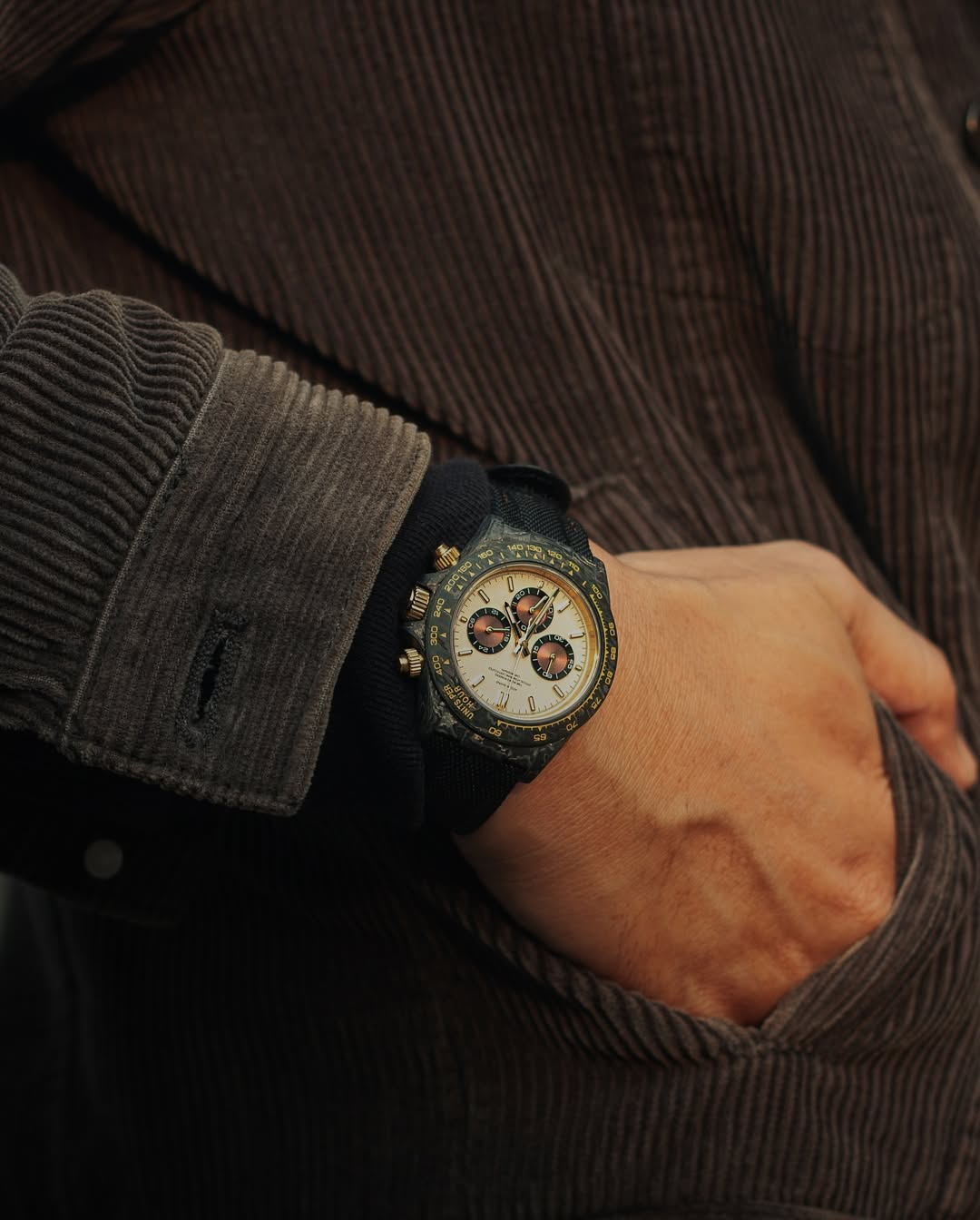 Relojes de fibra de carbono: el estilo ligero se une al diseño relojero moderno